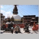 19. vaak zijn de grote stupas omringd door vele kleintjes.JPG